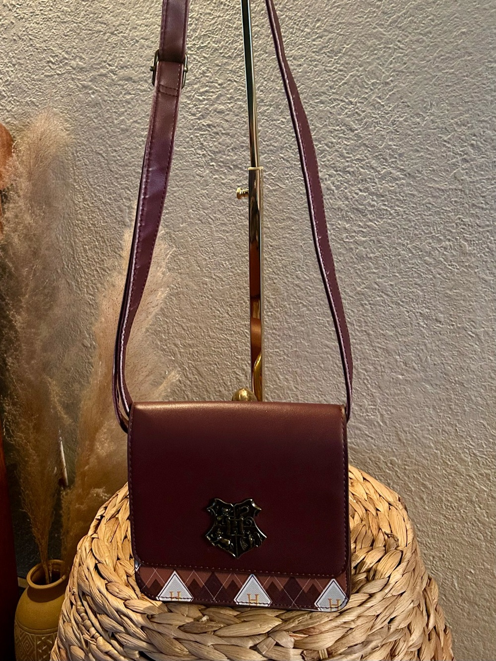 Harry Potter Hogwarts Crest Argyle Crossbody Bag Purse Maroon Hot Topic